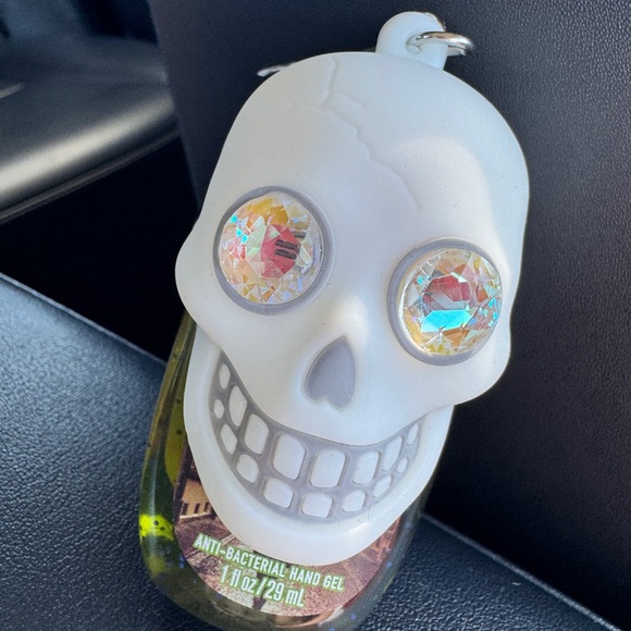 bath and body works skull sanitizer holder and sanitizer - Picture 5 of 5